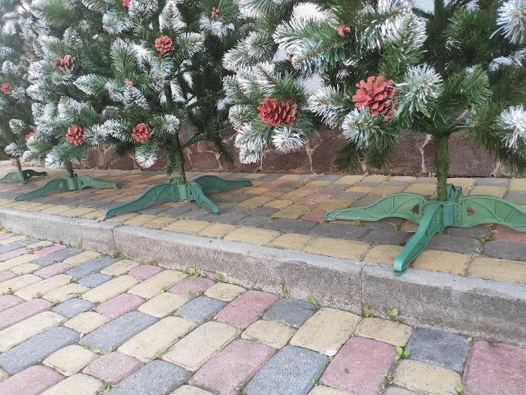 Ялинка штучна Хатинка Кармен з шишками/червоною калиною/підставкою 2,00 м Зелений (КК 2) - фото 4 Ялинка штучна Хатинка Кармен з шишками/червоною калиною/підставкою 2,00 м Зелений (КК 2) - фото 4