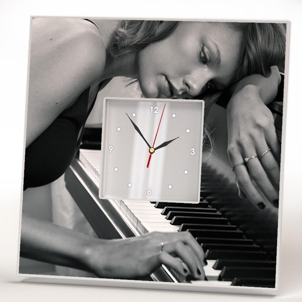 Часы Певица Taylor Swift 260x260 мм (C00828) Часы Певица Taylor Swift 260x260 мм (C00828)