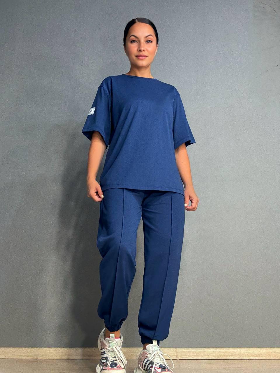 Костюм женский CAPPITONE 101212 футболка и брюки джоггеры со швом S Темно-синий (1689) - фото 1 Костюм женский CAPPITONE 101212 футболка и брюки джоггеры со швом S Темно-синий (1689) - фото 1
