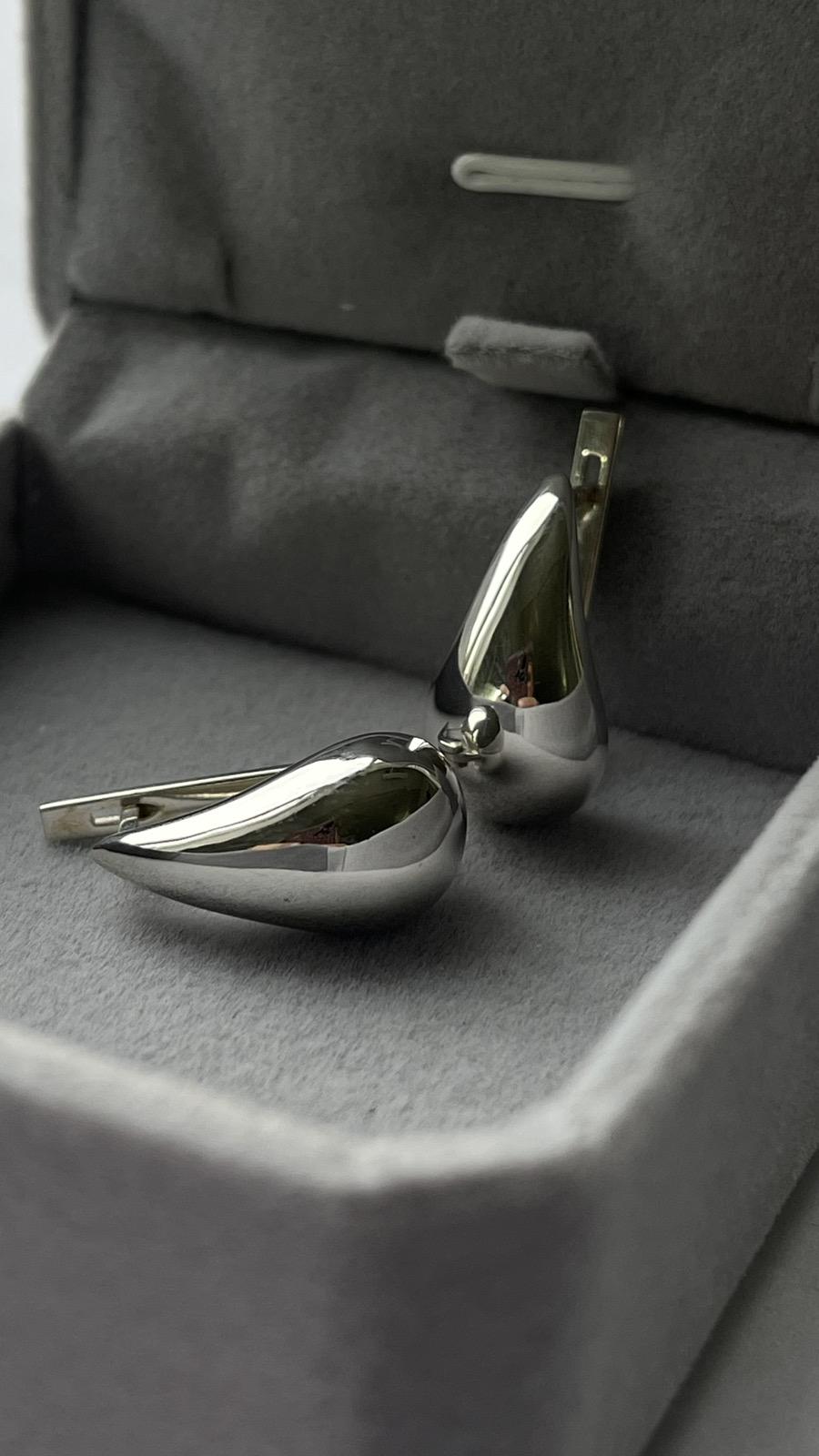 Сережки з англійською застібкою Твій образ у формі об'ємної краплі срібло 925 проби (380)