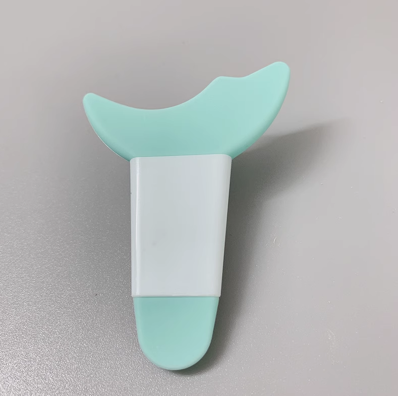 Трафарет для макіяжу очей і губ з подовженою ручкою блакитний (41-19-1323-БЛ)