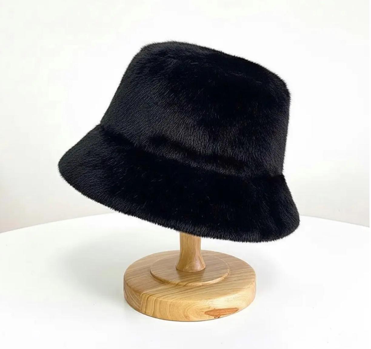 Панама меховая однотонная Черная (01493)