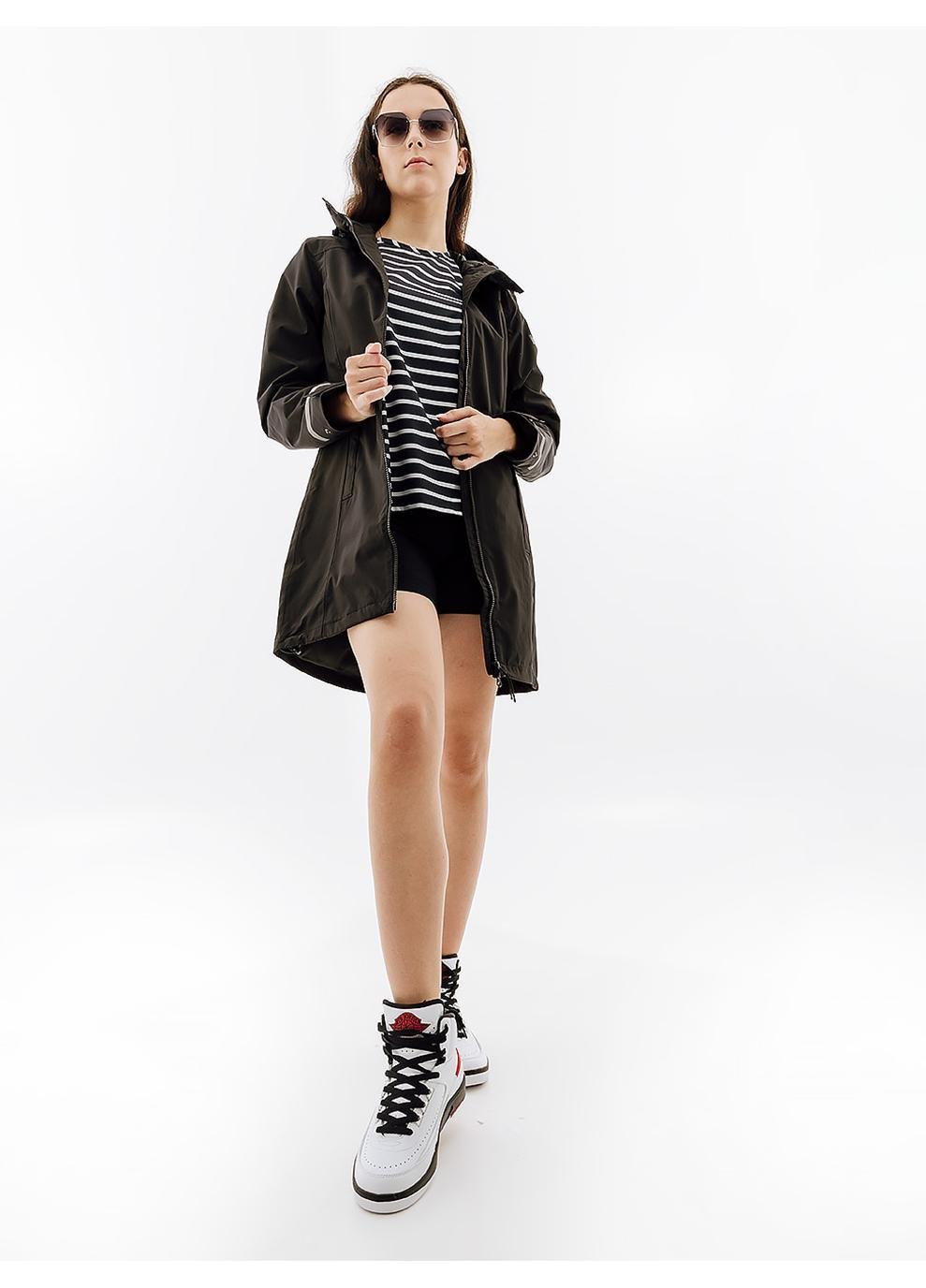 Куртка женская Helly Hansen W LISBURN RAINСOAT XS Черный (7d53097-990 XS) - фото 5 Куртка женская Helly Hansen W LISBURN RAINСOAT XS Черный (7d53097-990 XS) - фото 5