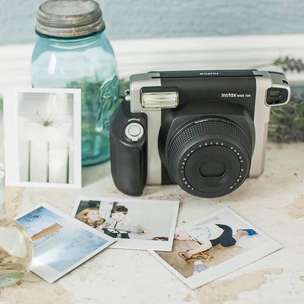 Фотоапарат Fujifilm Instax Wide 300 Black (2148686490) - фото 7 Фотоапарат Fujifilm Instax Wide 300 Black (2148686490) - фото 7