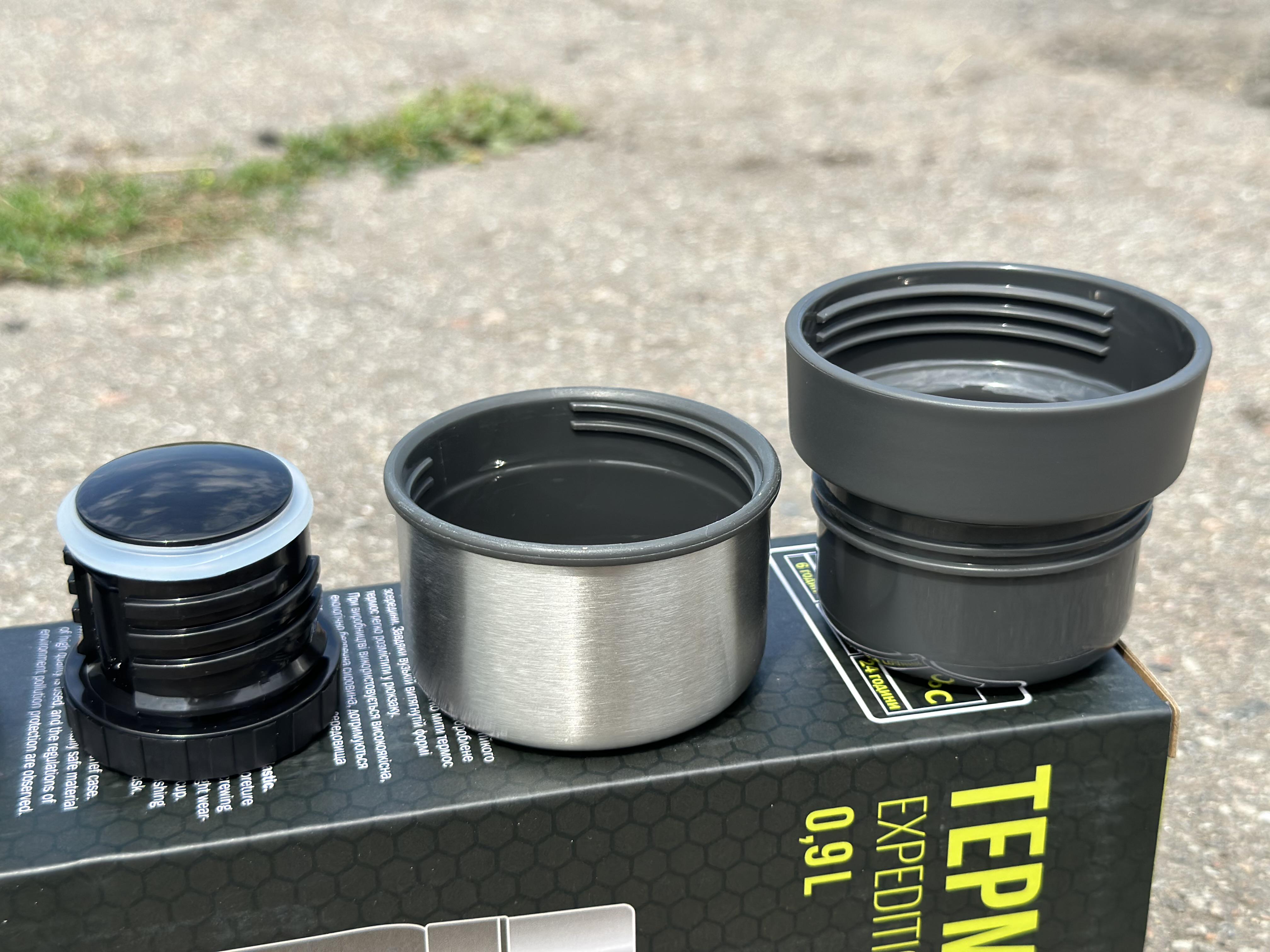 Термос для напитков Tramp expeditio с нержавейки держит 24 ч. 0,9 л (UTRC-027-grey) - фото 7 Термос для напитков Tramp expeditio с нержавейки держит 24 ч. 0,9 л (UTRC-027-grey) - фото 7