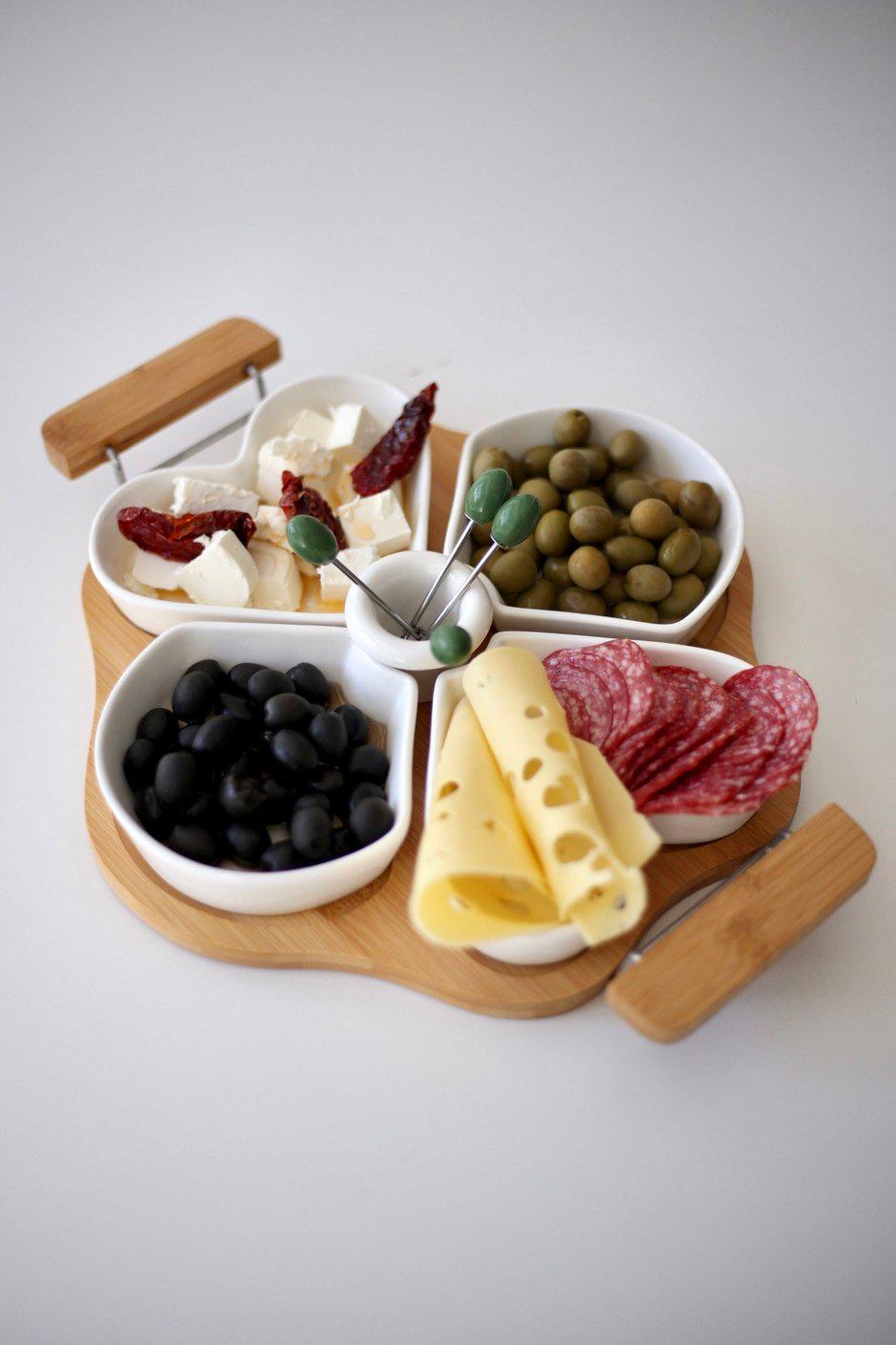 Менажница Серце керамическая на деревянной подставке со шпажками 26 см Белый (00000010201) - фото 7 Менажница Серце керамическая на деревянной подставке со шпажками 26 см Белый (00000010201) - фото 7