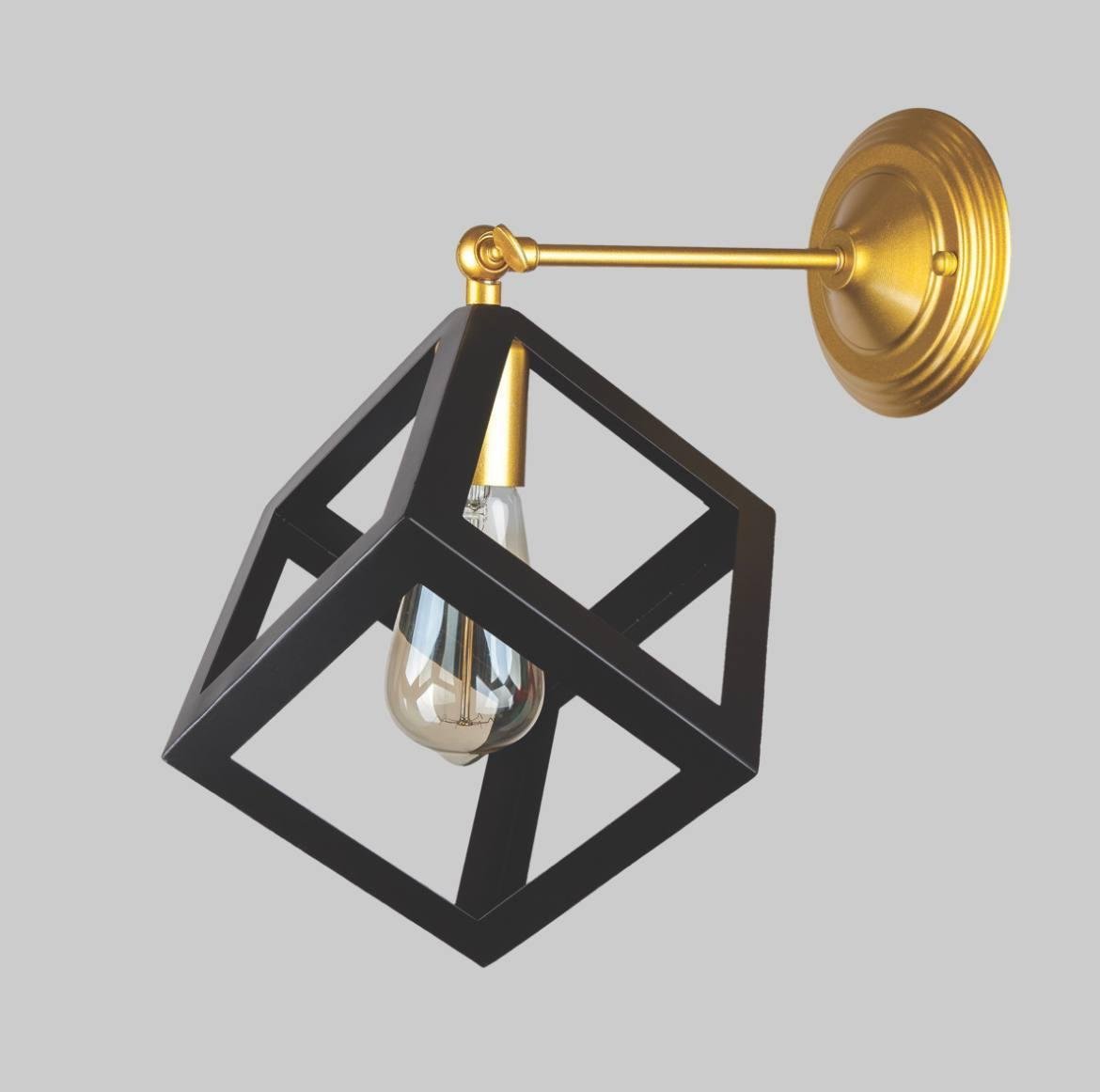 Бра Кубик на золотій підставі Чорний (07-W136F-1 GD+BK) Бра Кубик на золотій підставі Чорний (07-W136F-1 GD+BK)
