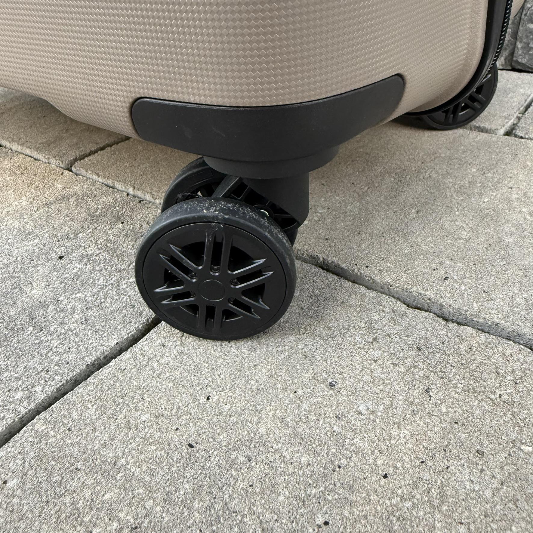 Чемодан дорожный из полипропилена Wings HWF03 L Шампань (30631215) - фото 7 Чемодан дорожный из полипропилена Wings HWF03 L Шампань (30631215) - фото 7