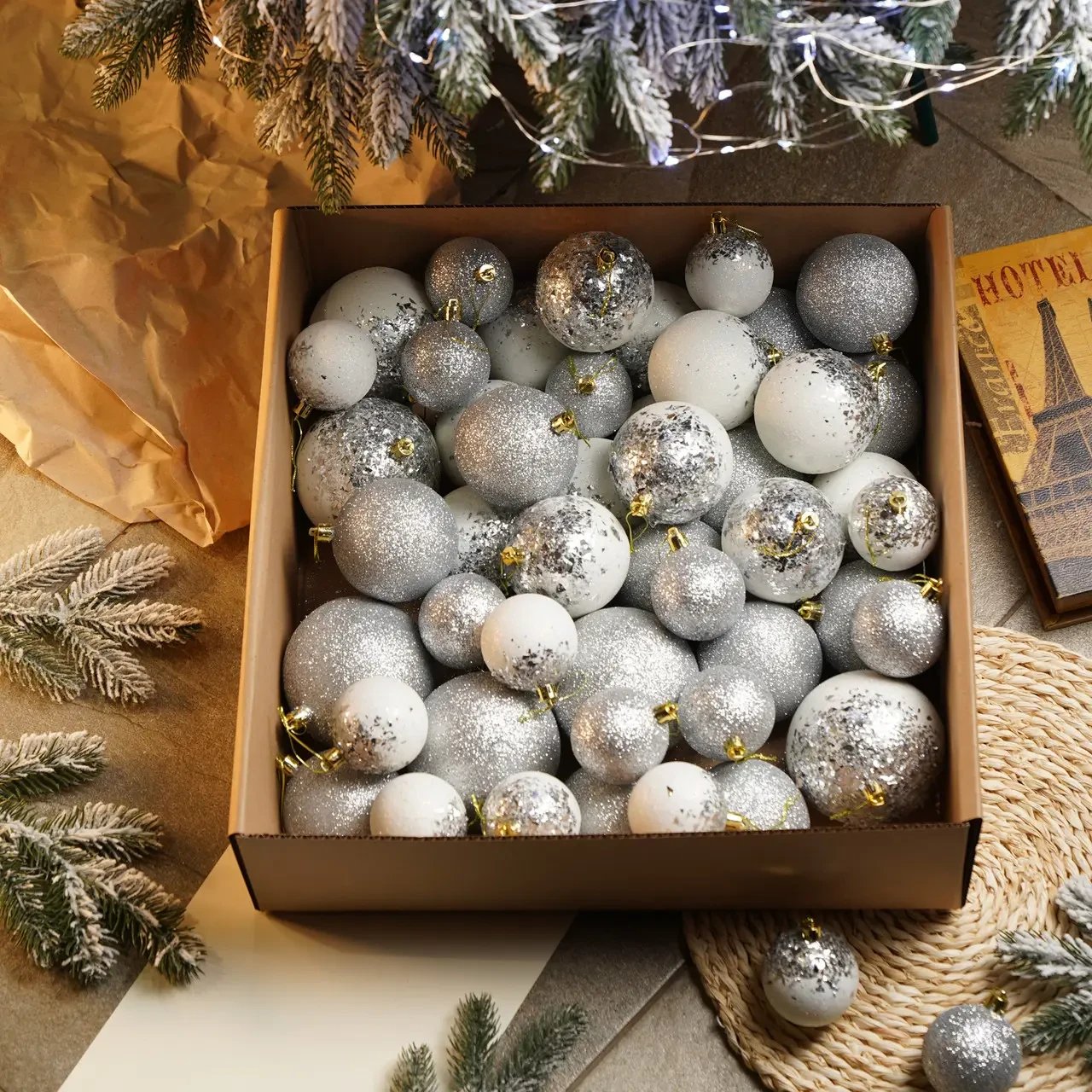 Набор елочных шаров Хатинка Блеск с глитером 40 шт. 6/8/10 см Белый/Серебряный (CNT00011392)