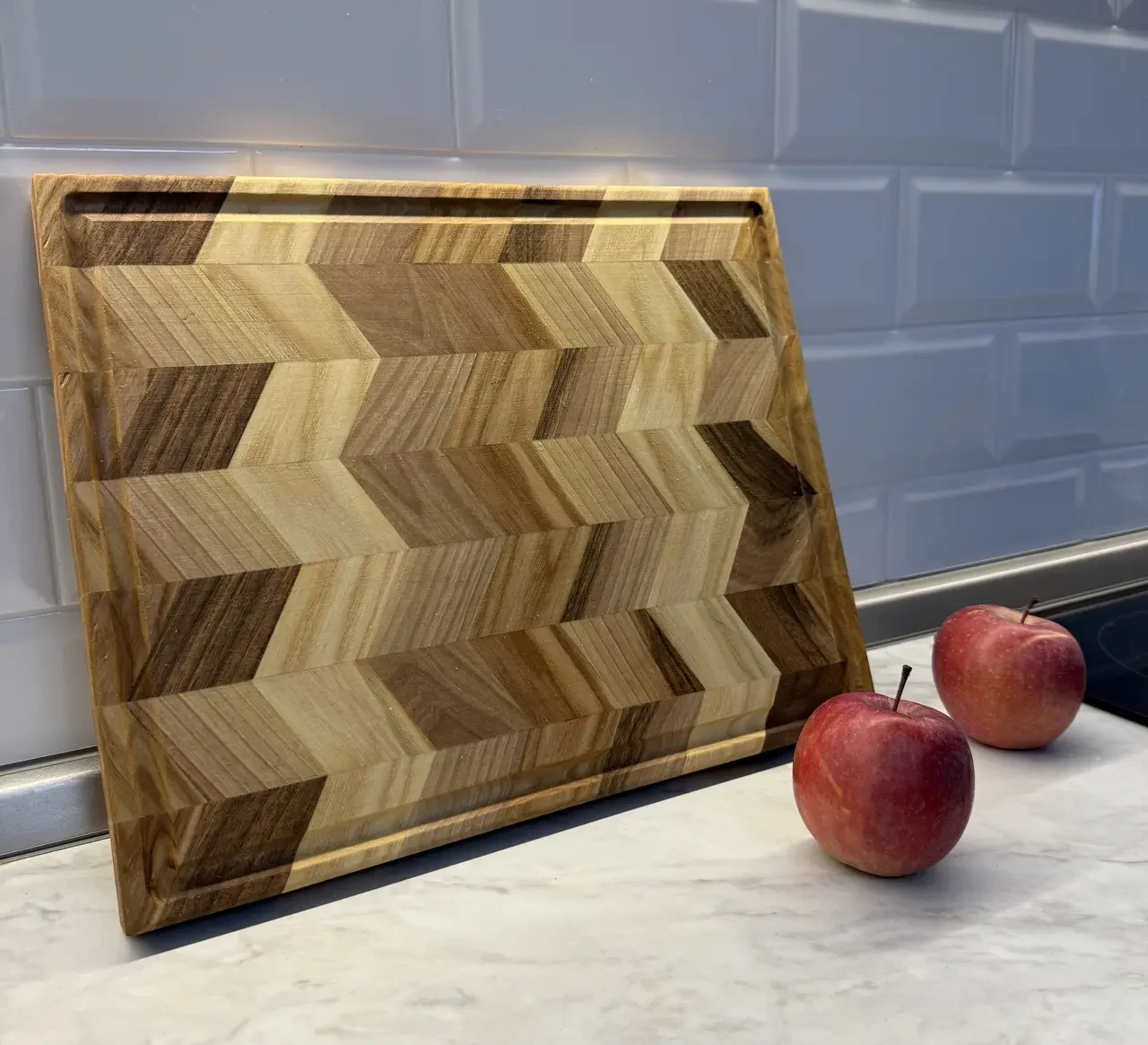 Дошка обробна торцева Gorillas BBQ DS55 ясен/горіх 370х300х30 мм (27722404)