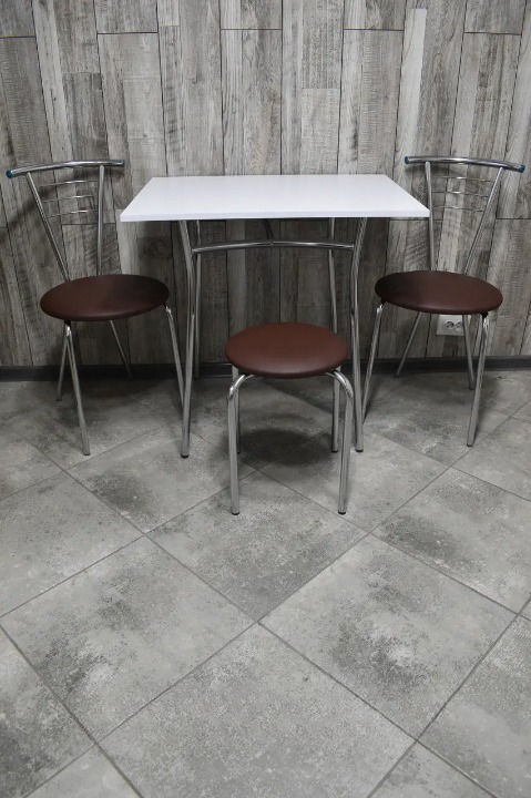 Кухонний комплект Тіна Тріо стіл/стільці 2 шт./табурет в хром-корпусі 60х80х75 см Білий/Коричневий (28374372)