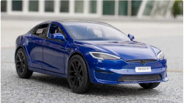 Модель автомобиля Tesla Model S масштабная с фарами и звуковыми эффектами 1:24 (2184852314)