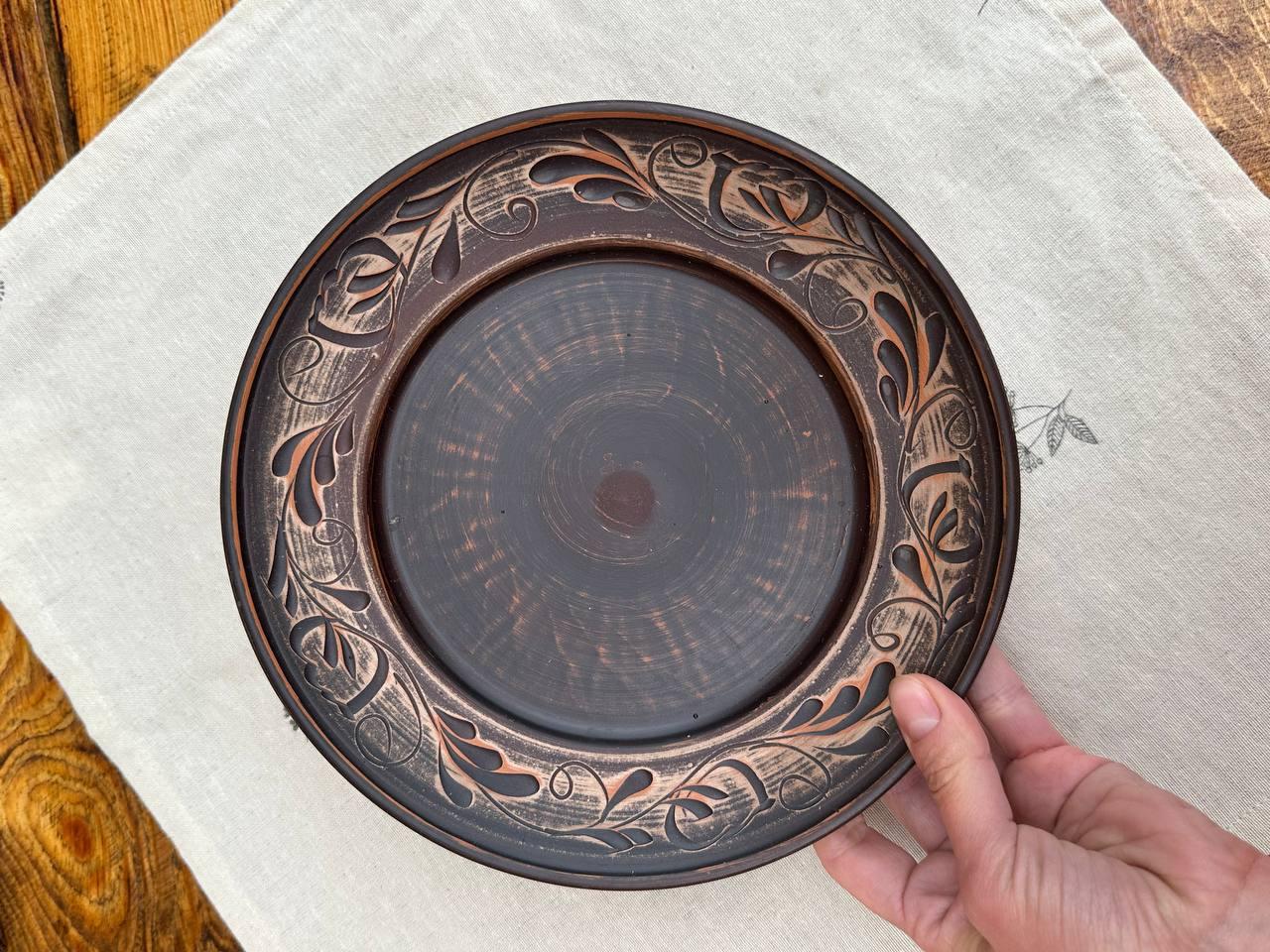 Тарілка Гілка ангоб із червоної глини 21 см (2602808482) - фото 2 Тарілка Гілка ангоб із червоної глини 21 см (2602808482) - фото 2