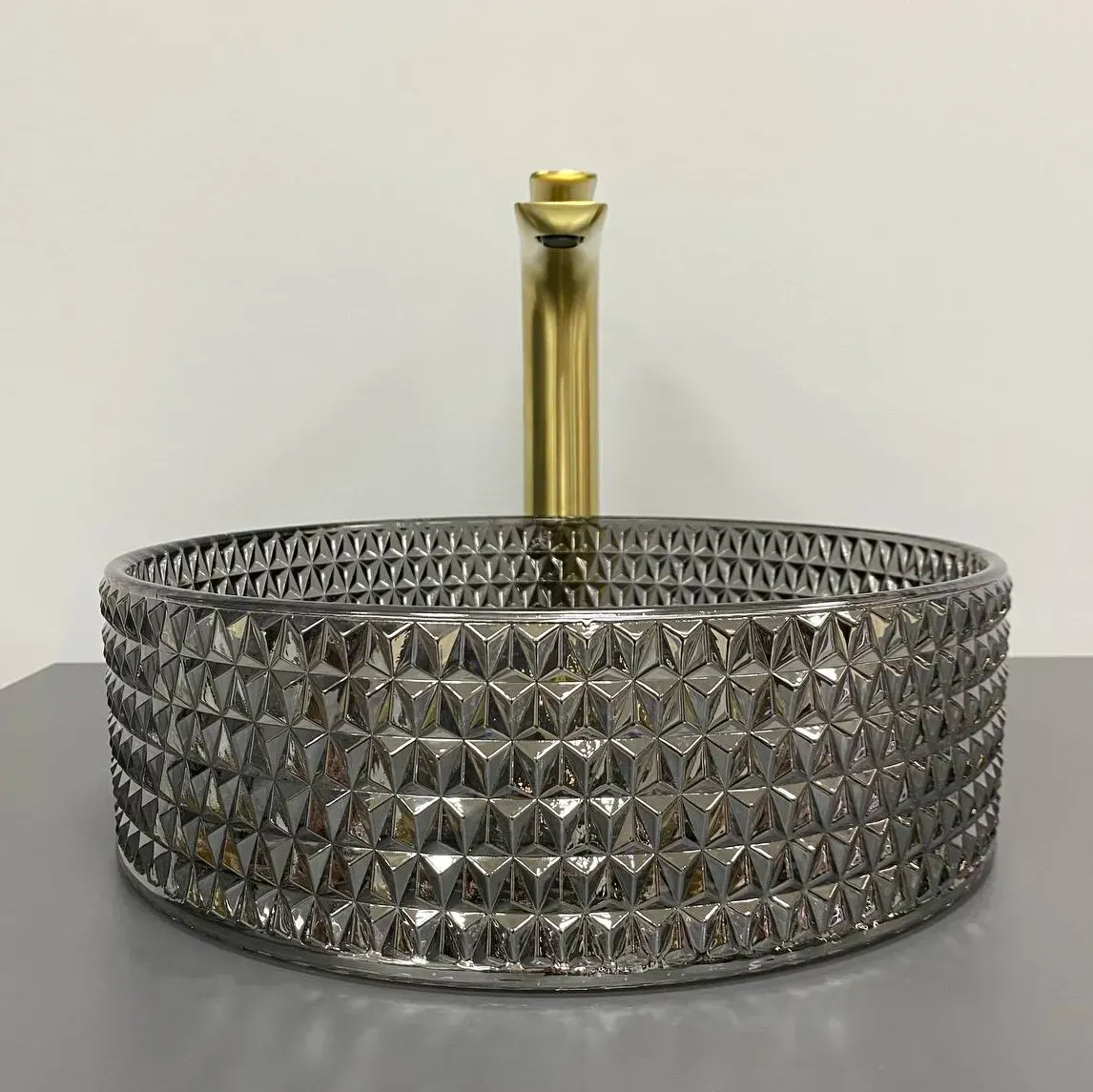 Умывальник накладной VBI SEPINO 350x350 мм Black (VBI-016301) - фото 3 Умывальник накладной VBI SEPINO 350x350 мм Black (VBI-016301) - фото 3