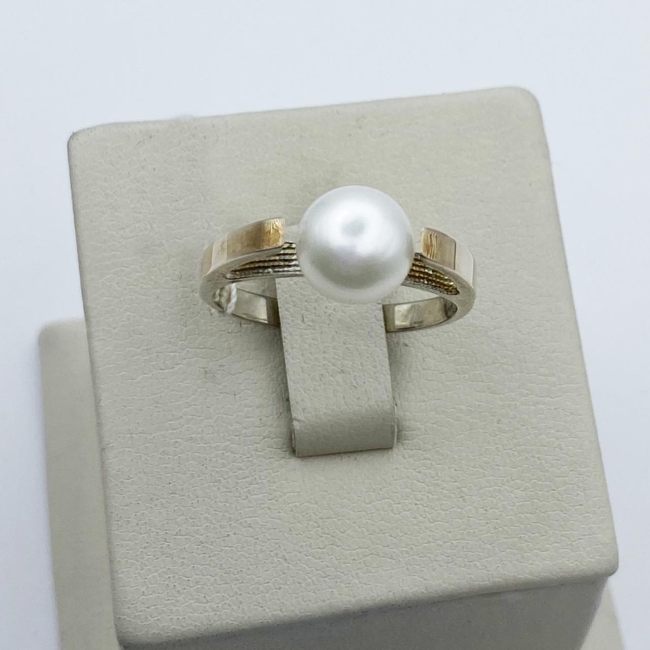 Кольцо серебряное с жемчугом р. 18 2,59 г (1991053906)