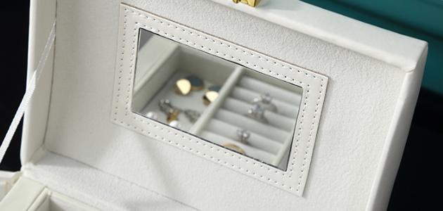 Шкатулка для украшений многоуровневая 17,5х13х14 см экокожа Золотистый/Белый (ШДД-27-2) - фото 6 Шкатулка для украшений многоуровневая 17,5х13х14 см экокожа Золотистый/Белый (ШДД-27-2) - фото 6