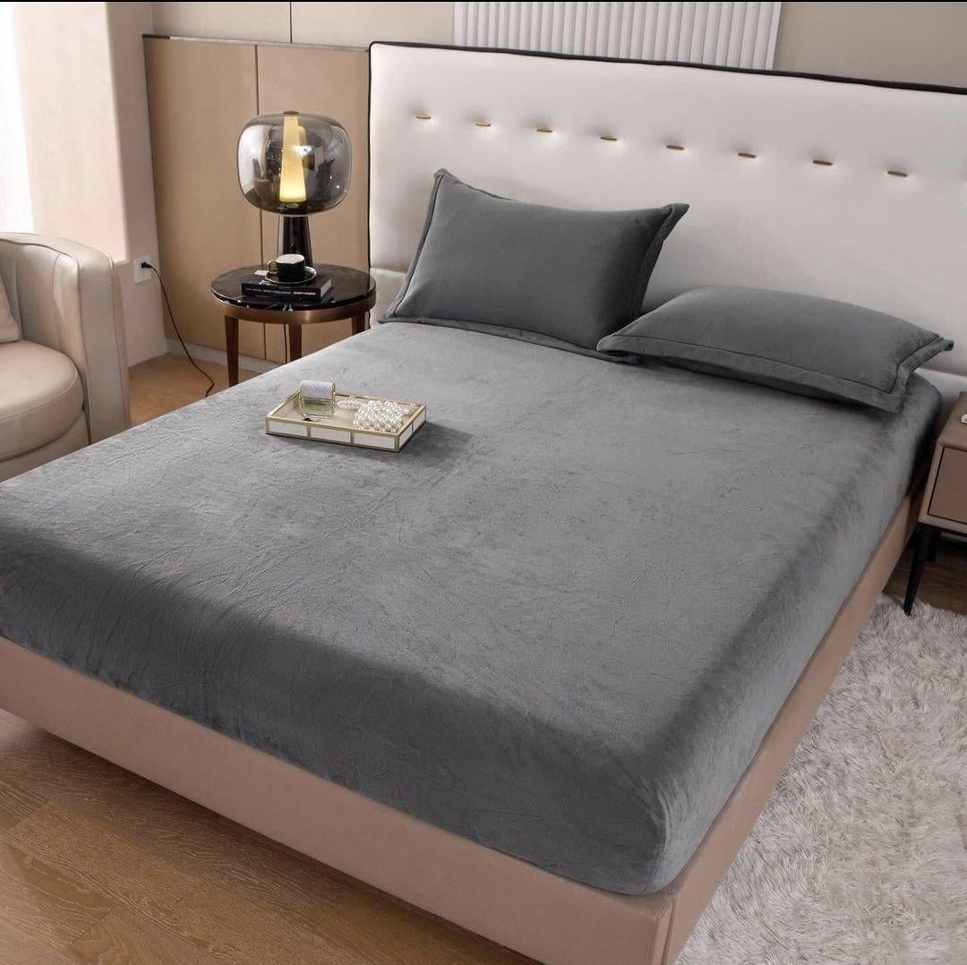 Простынь на резинке Colorful Home флисовая 160х200х25 см и наволочки 2 шт. 48х74 см Темно-серый (693) Простынь на резинке Colorful Home флисовая 160х200х25 см и наволочки 2 шт. 48х74 см Темно-серый (693)