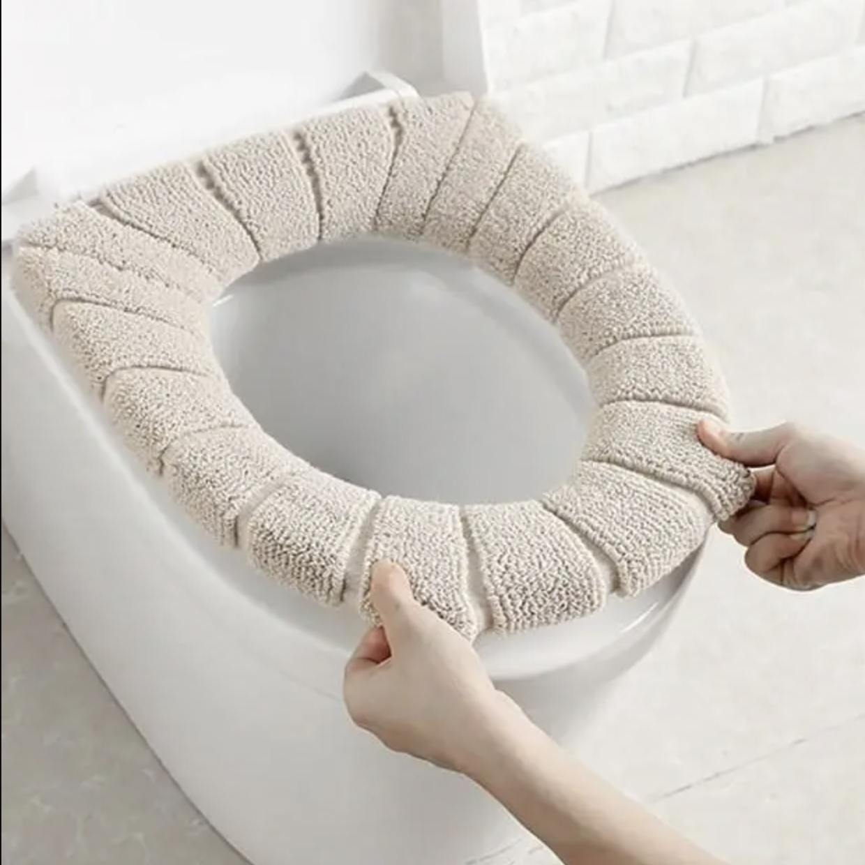 Подушка мягкая для крышки унитаза универсальная Бежевый - фото 2 Подушка мягкая для крышки унитаза универсальная Бежевый - фото 2