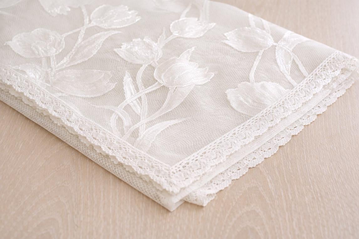 Скатерть BonaDi Floral Veil с кружевной окантовкой Floral Veil 150х220 см (445-244) Скатерть BonaDi Floral Veil с кружевной окантовкой Floral Veil 150х220 см (445-244)