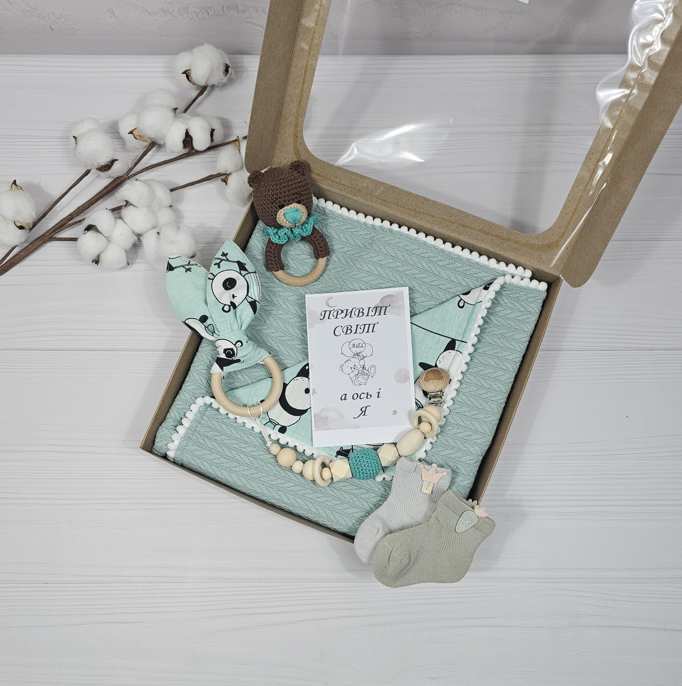 Подарочный набор для малыша a.l.babybox Панды акробаты с пледом/игрушками и картами для фотосессии Мятный (28219045)