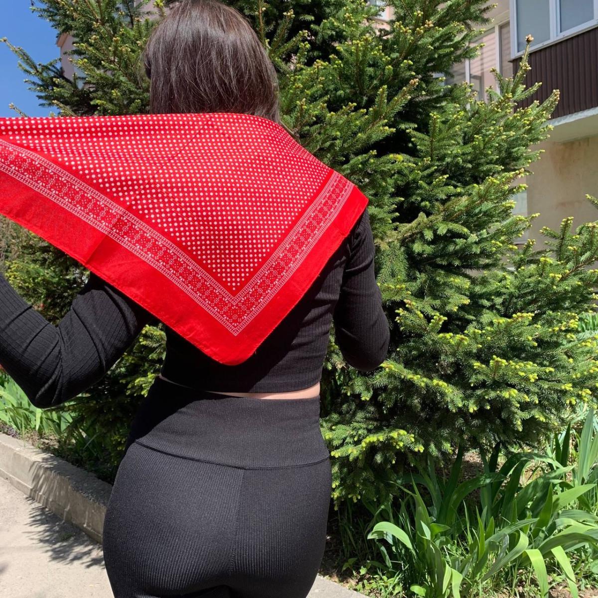 Бандана с узором в горошек 10554 55х55 см Красный (4557748) - фото 2 Бандана с узором в горошек 10554 55х55 см Красный (4557748) - фото 2