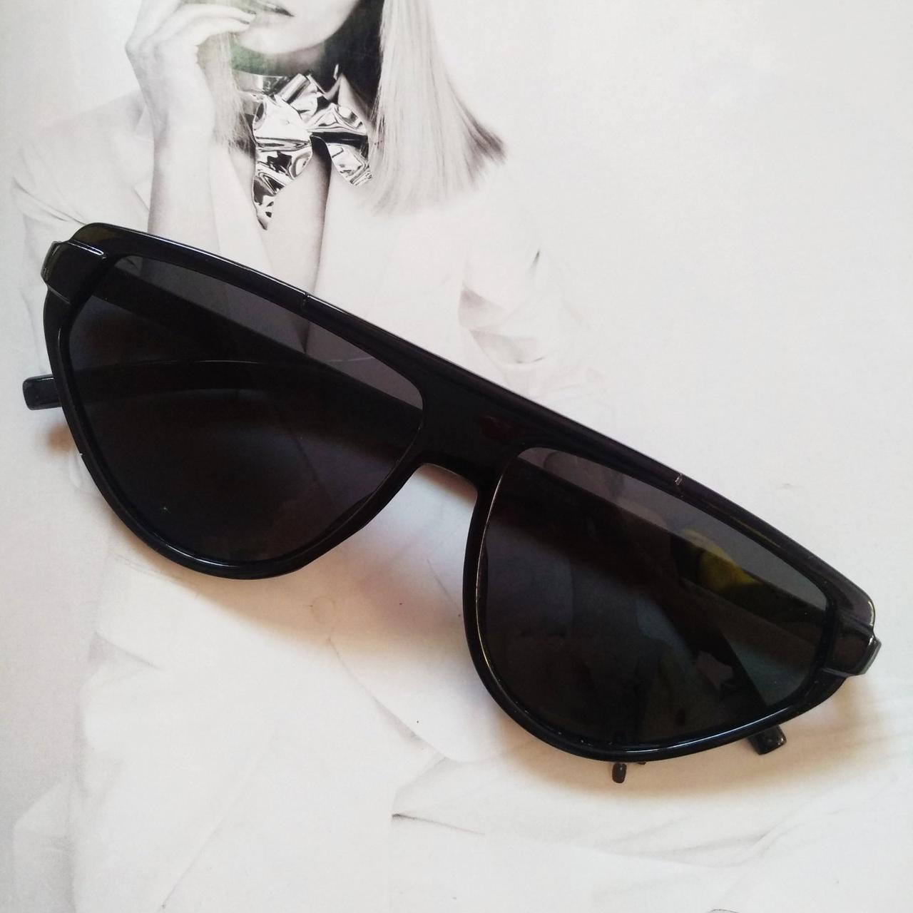 Солнцезащитные очки в стиле авиаторы Черный с градиентом - фото 2 Солнцезащитные очки в стиле авиаторы Черный с градиентом - фото 2