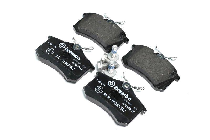 Колодки гальмівні дискові Audi A4 A6 Volkswagen Golf 4 задні (P 85 017 BREMBO)