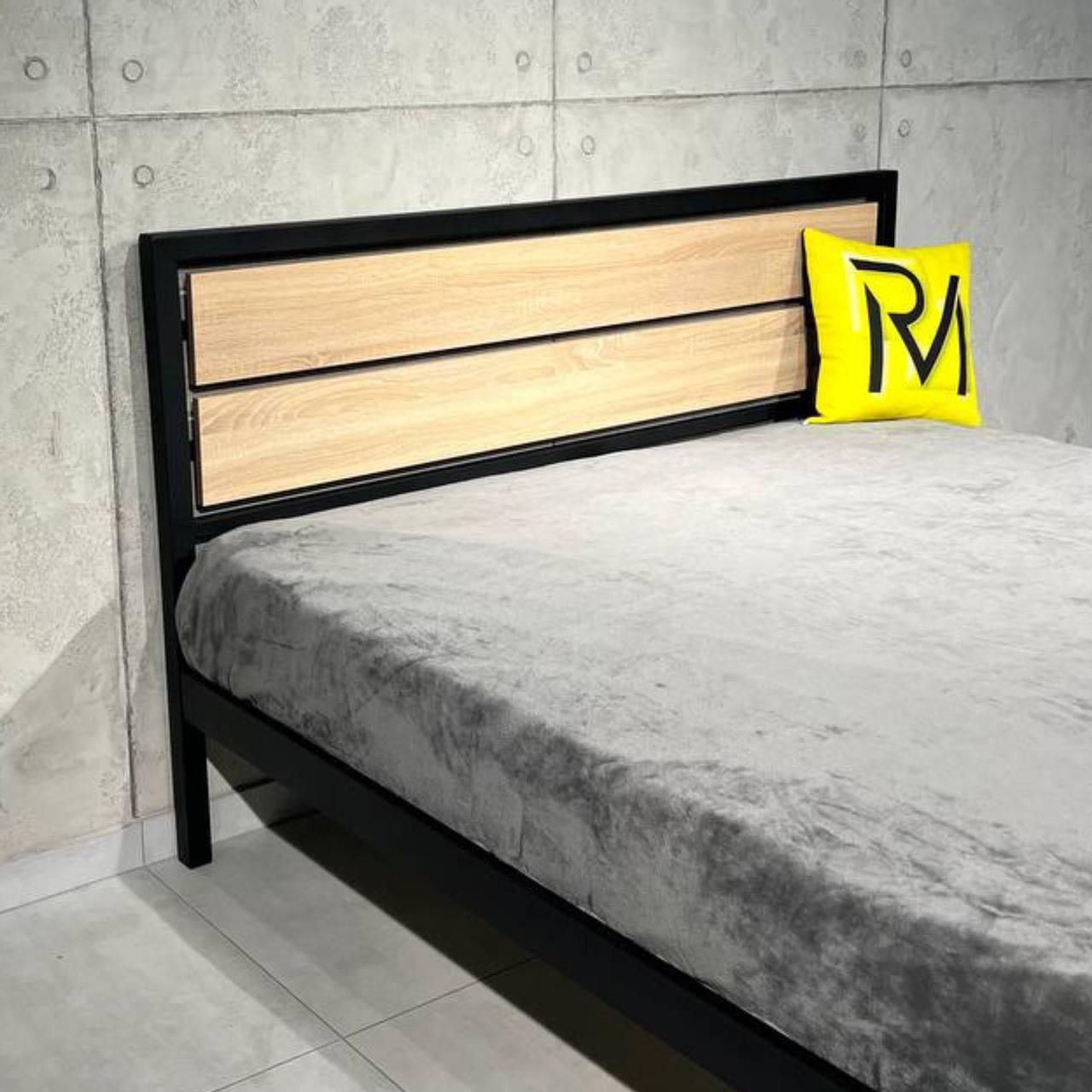 Кровать металлическая BLOOM двуспальная с ламелями 160х200 см Дуб сонома/Черный мет (000083207)