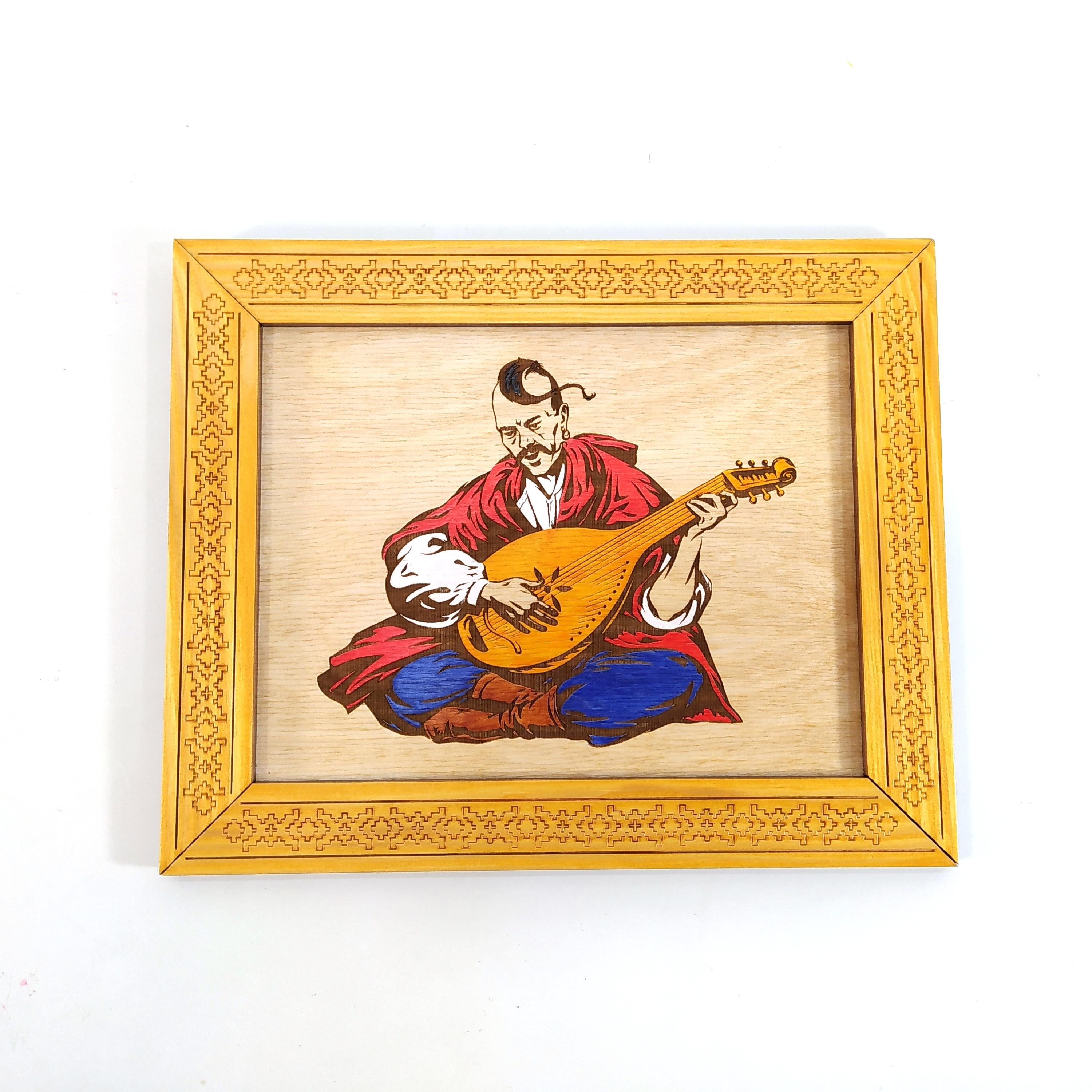 Деревянный постер на стену Мастерская мистера Томаса Бандурист казак 22,5х18 см (f0b82152) Деревянный постер на стену Мастерская мистера Томаса Бандурист казак 22,5х18 см (f0b82152)