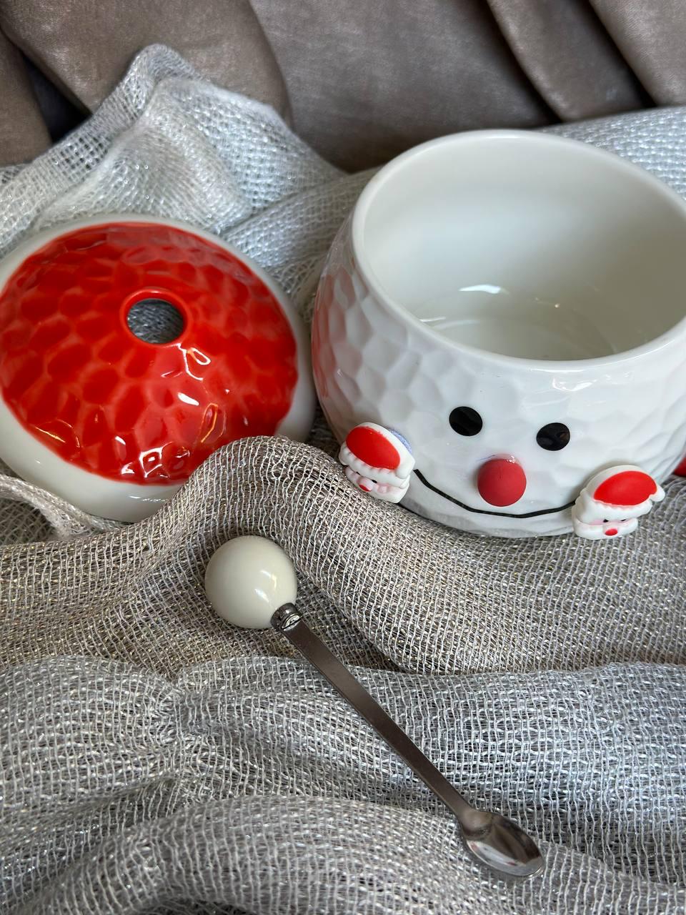 Чашка новорічна Snowman фарфорова з кришкою та ложкою 380 мл (R32285-1) - фото 2 Чашка новорічна Snowman фарфорова з кришкою та ложкою 380 мл (R32285-1) - фото 2