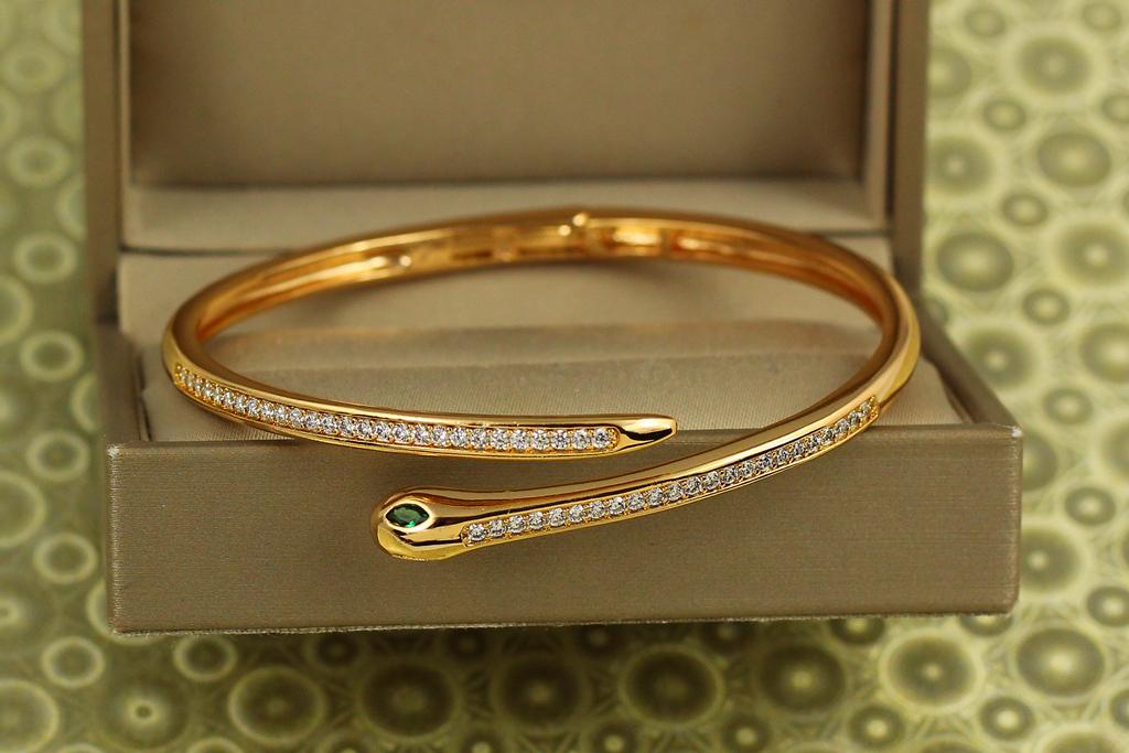 Браслет бенгл Xuping Jewelry Змея с зелеными глазами 60 мм 17-19 см Золотистый (34908145)