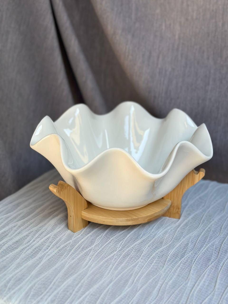 Фруктовниця Stenson MC3853-9.25 Магнолія порцелянова на бамбуковій підставці 23,5 см