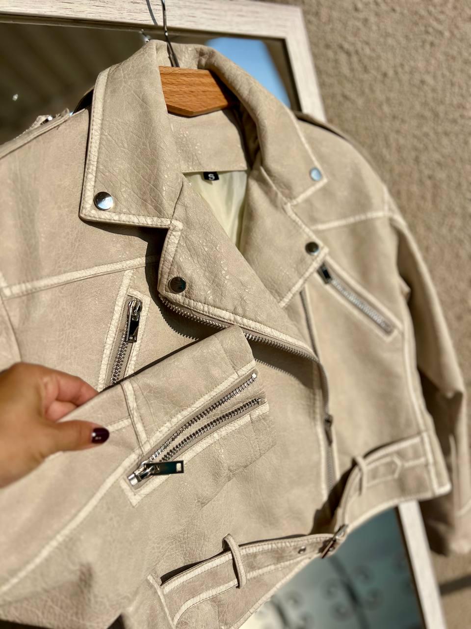 Куртка женская Aftf Basic 2466 короткая косуха молнии пояс вареные швы экокожа S Светло-серый (2760) - фото 3 Куртка женская Aftf Basic 2466 короткая косуха молнии пояс вареные швы экокожа S Светло-серый (2760) - фото 3