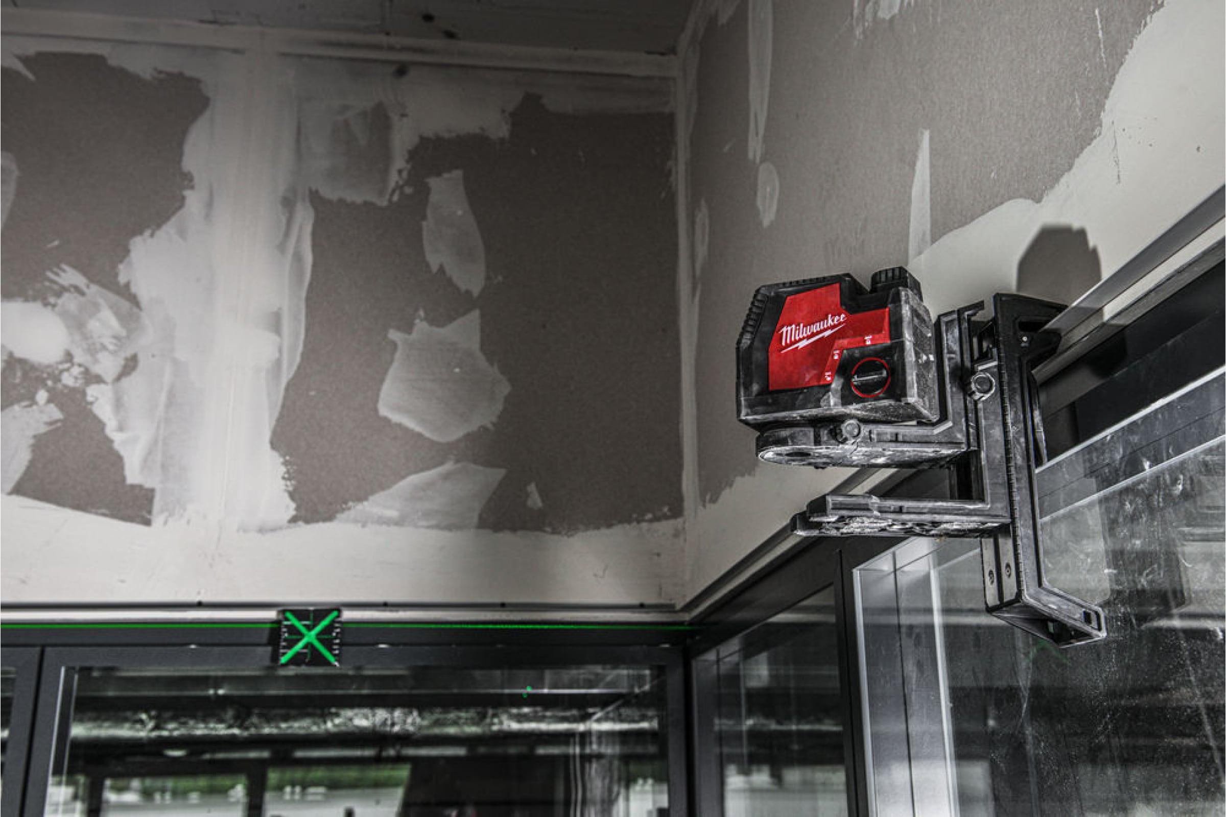 Линейно-точечный лазерный нивелир Milwaukee L4 CLLP-301C (4933478099) - фото 10 Линейно-точечный лазерный нивелир Milwaukee L4 CLLP-301C (4933478099) - фото 10