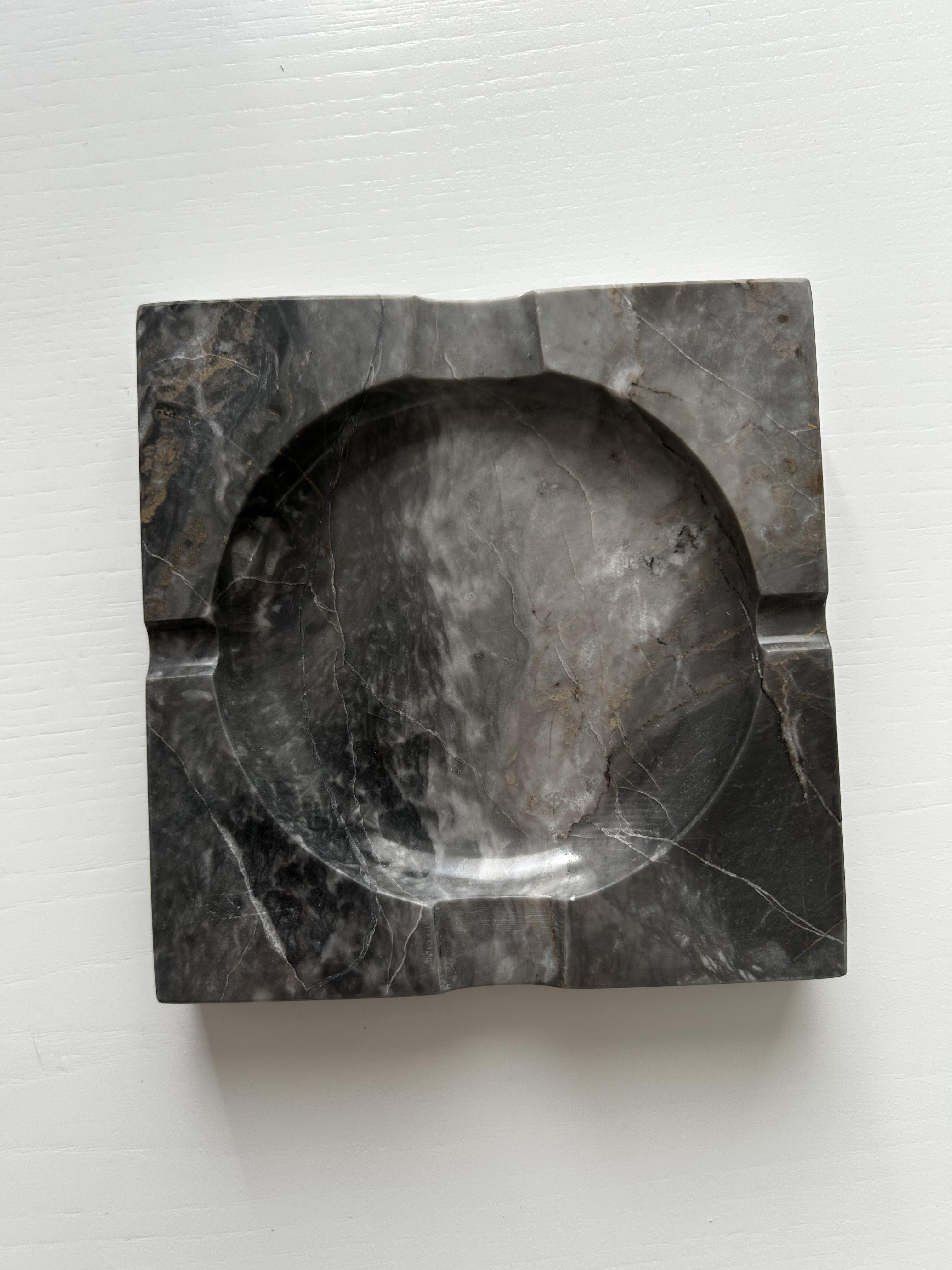 Попільничка мармурова квадратна Markam 13x13x2см сірий (6277219) Попільничка мармурова квадратна Markam 13x13x2см сірий (6277219)