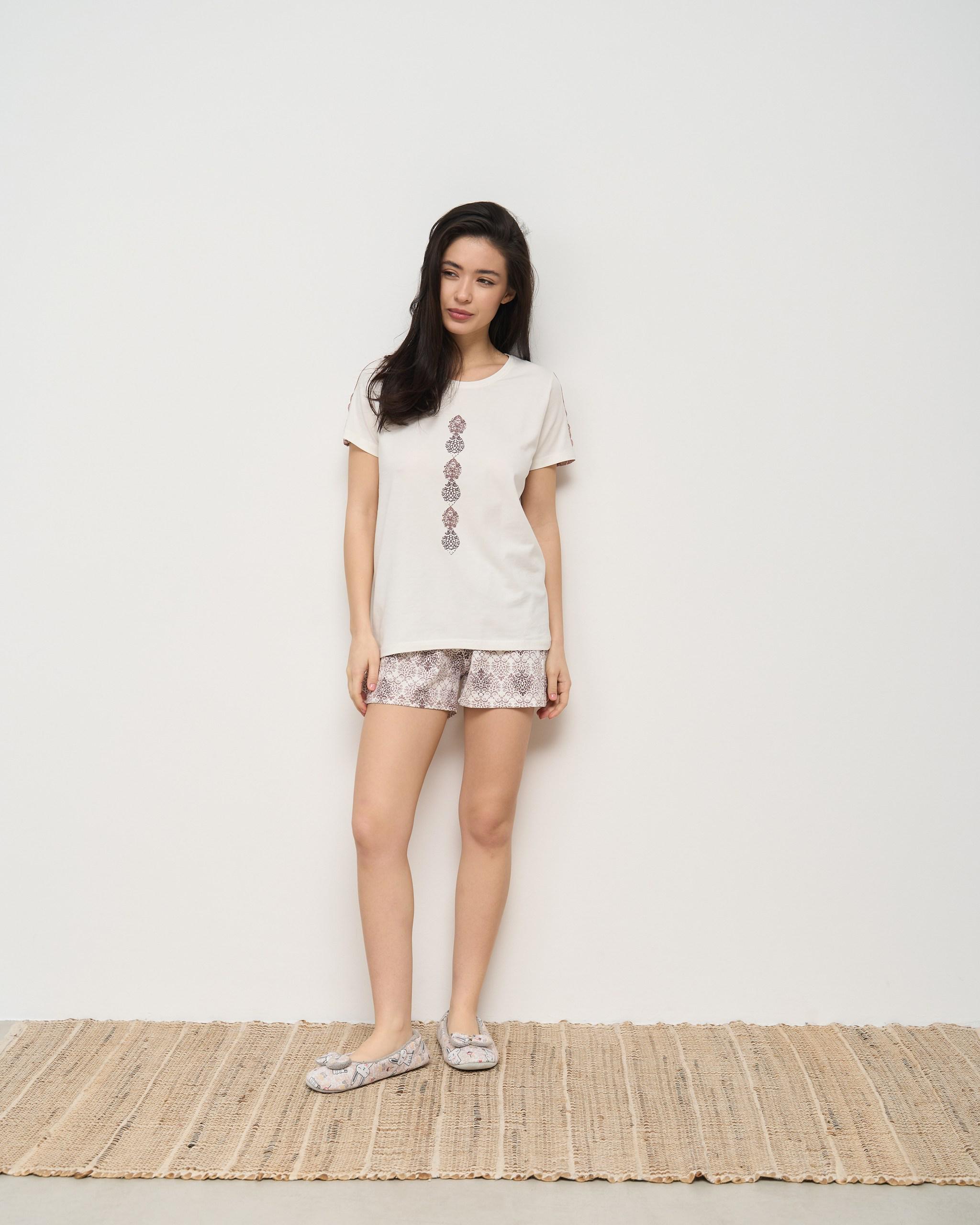 Піжама жіноча з шортиками Орнамент XL Молочний (60176) Піжама жіноча з шортиками Орнамент XL Молочний (60176)