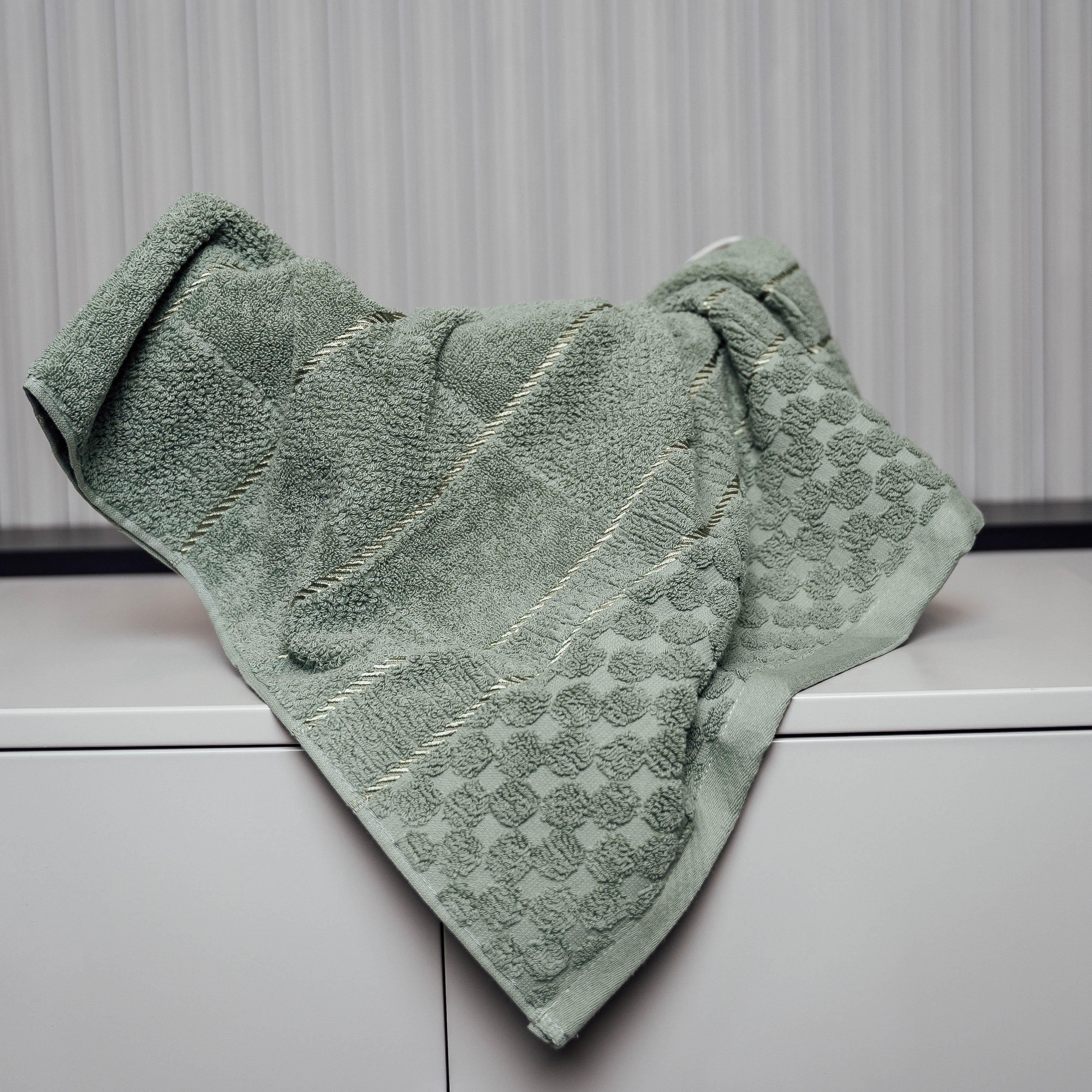 Полотенце КвадроКомфорт лицо тиснение 140х70 см Бело-зеленый (88196)