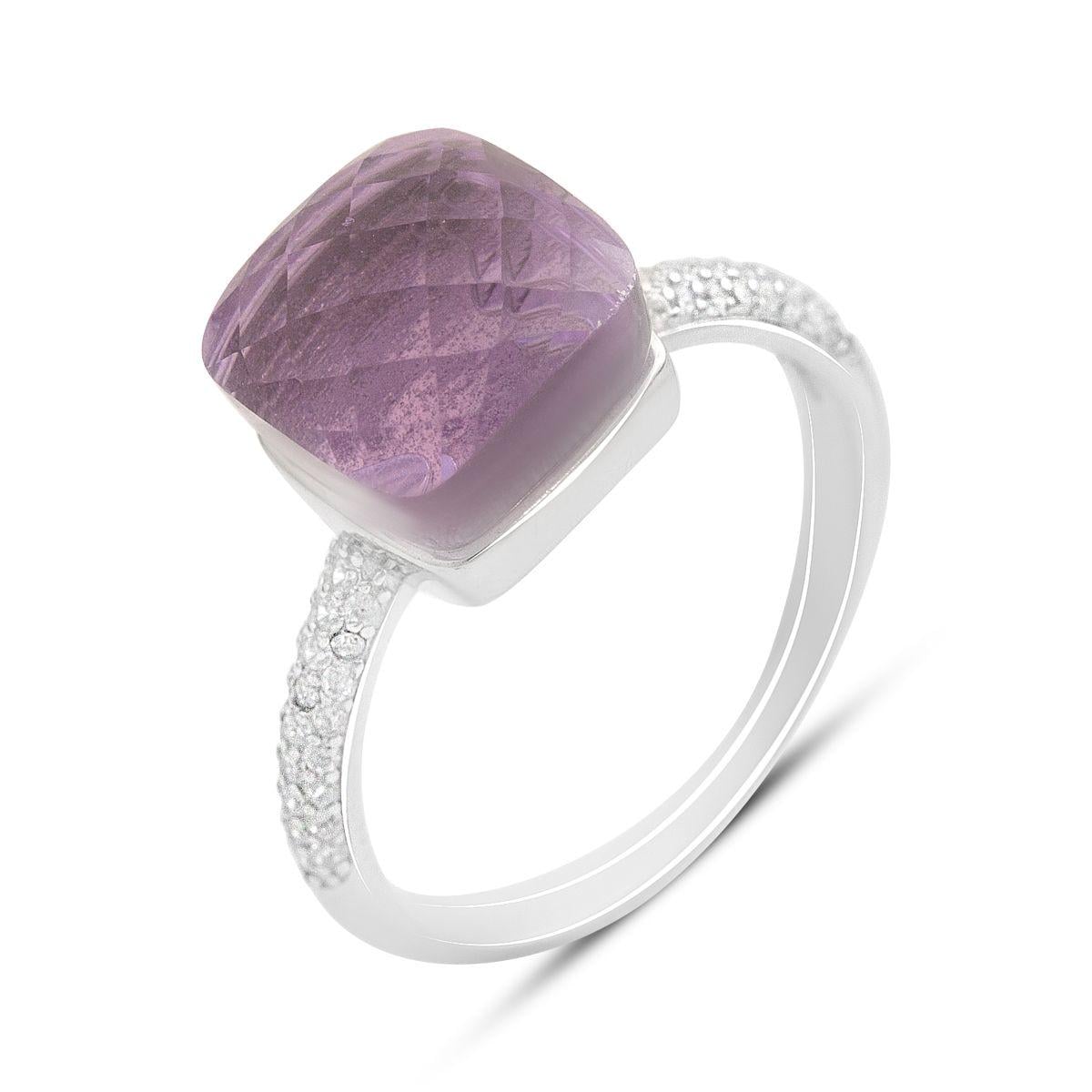 Кольцо серебрянное LoveR с крупной квадратной вставкой и дорожкой фианитов р. 17