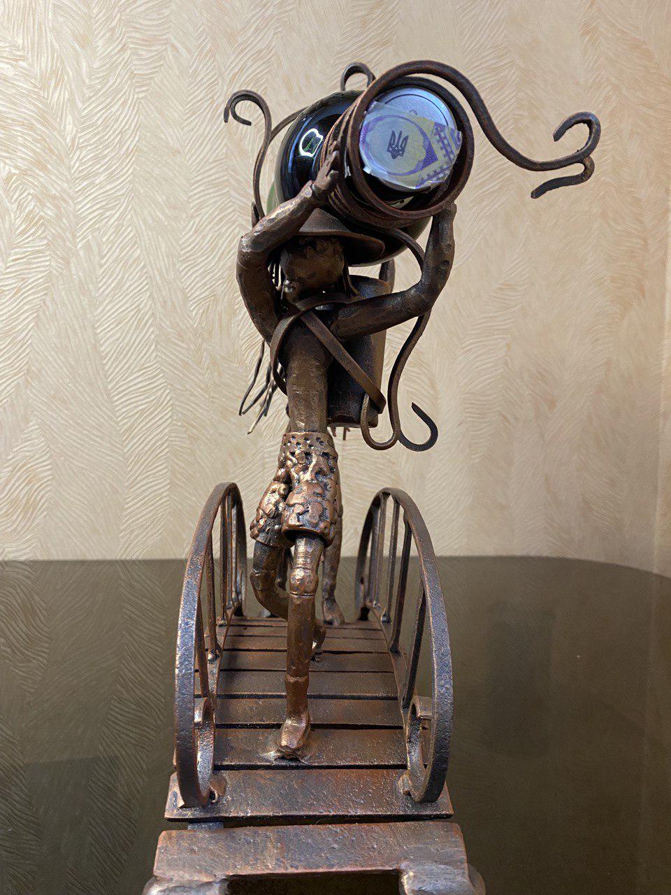 Підставка для винних пляшок Чоловічки на 1 шт. металева 36х13х27 см - фото 4