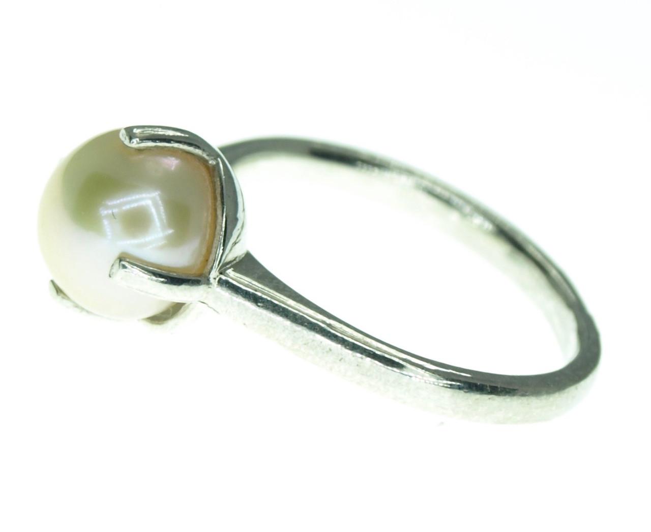 Кольцо из серебра с жемчугом р. 16 (21 01600184) - фото 2 Кольцо из серебра с жемчугом р. 16 (21 01600184) - фото 2