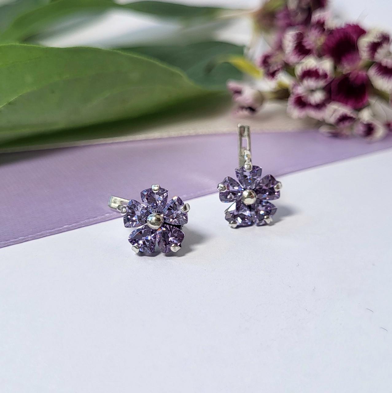 Серьги Цветок с сиреневыми камнями из серебра 925 пробы 2,80 г (2270)