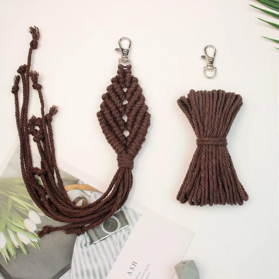 Набор макраме для рукоделия и ручного вязания брелока Ромб для ключей сумки и аксессуаров Коричневый