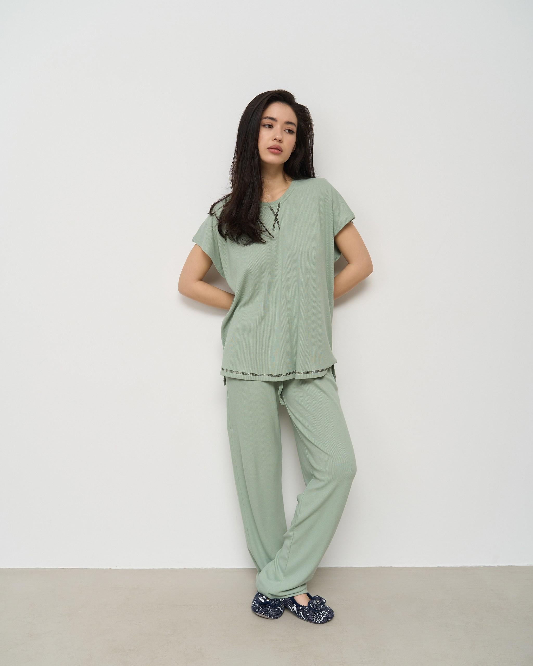 Пижама женская брюки и футболка бамбук S Светлый хаки (112600) Пижама женская брюки и футболка бамбук S Светлый хаки (112600)
