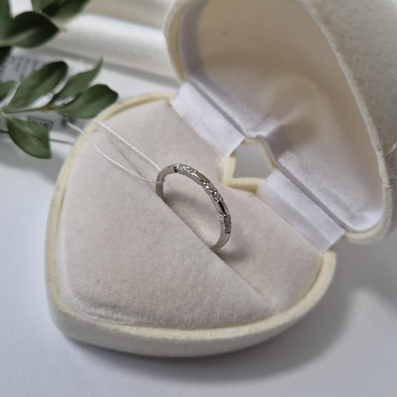 Каблучка доріжка із білими каменями срібло 925 проби родоване 1,30 г р. 18,5 (4042р) - фото 6