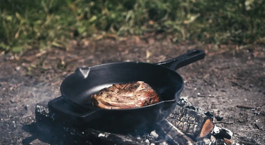 Сковорода-жаровня чугунная Brizoll monolith с литой ручкой та скляной крышкой 260х60 мм (M2660P-6) - фото 13