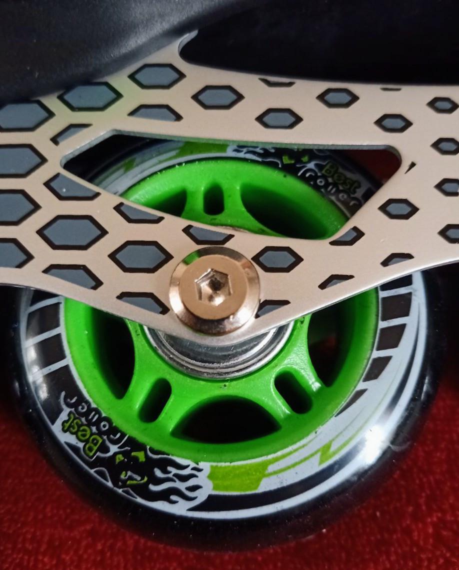 Ролики дитячі Best Roller 65477 р. 34-37 з підсвіткою переднє колесо Зелений (roll712br) - фото 4 Ролики дитячі Best Roller 65477 р. 34-37 з підсвіткою переднє колесо Зелений (roll712br) - фото 4