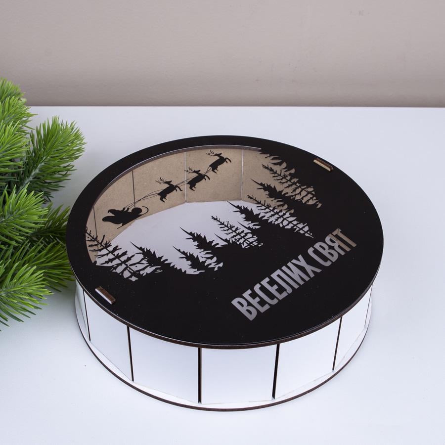 Коробка круглая деревянная веселих свят с оленями 19,5 см (5801-4)