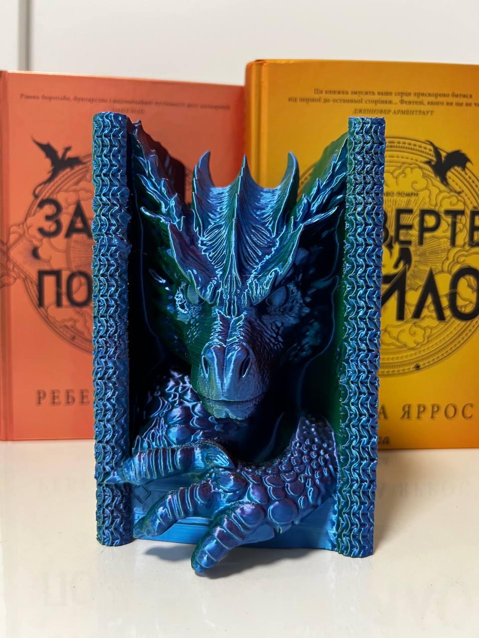 Букнук для полки с книгами Fourth Wing 3D печать (3072114021)