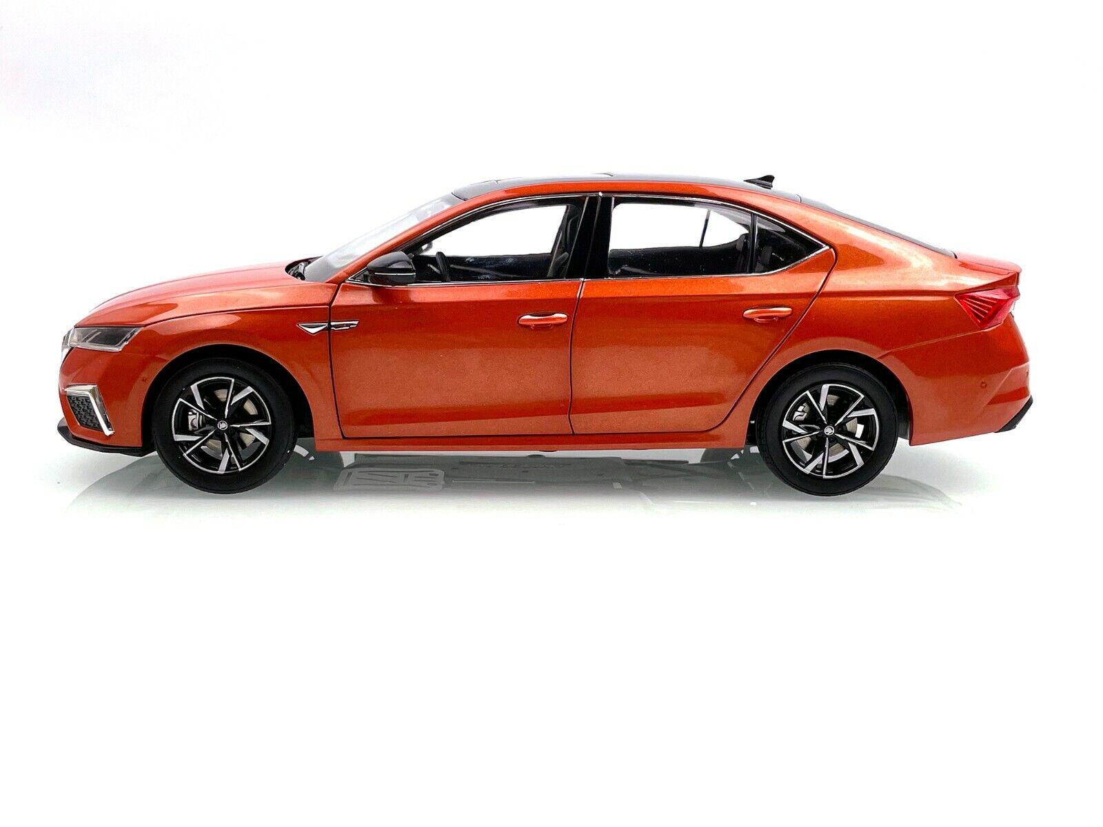 Модель автомобіля Skoda Octavia PRO 2021 р. 1:18 Помаранчевий (24) - фото 2