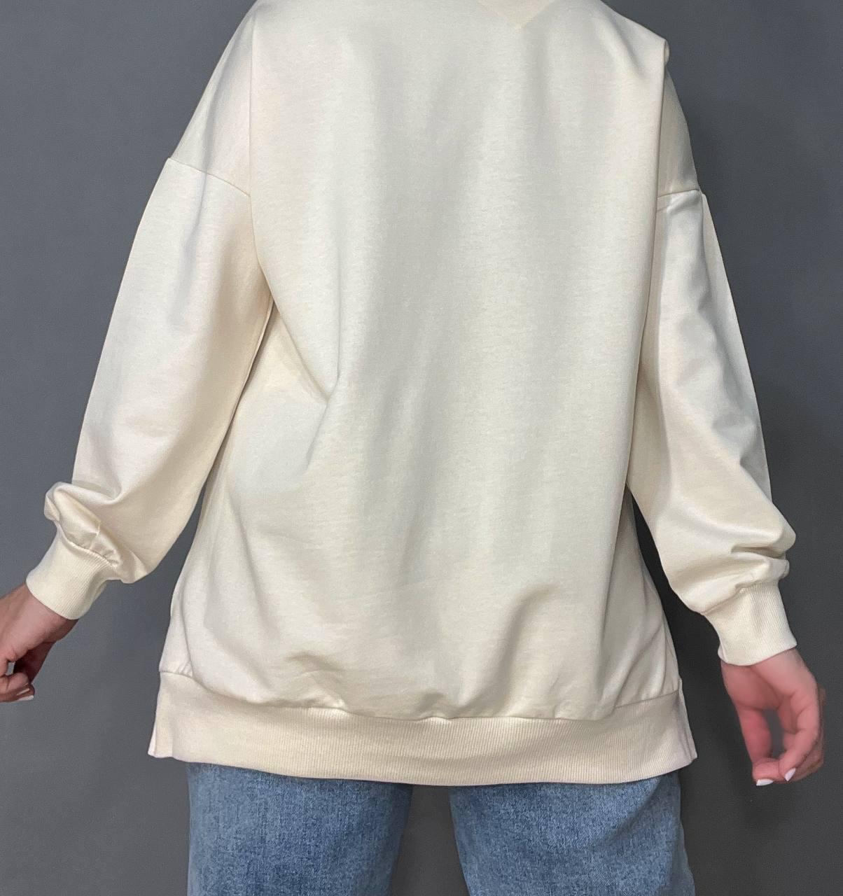 Свитшот женский MY CITY 8054 удлиненный с воротничком разрезы по бокам оверсайз р. 48 Молочный (3304) - фото 5 Свитшот женский MY CITY 8054 удлиненный с воротничком разрезы по бокам оверсайз р. 48 Молочный (3304) - фото 5